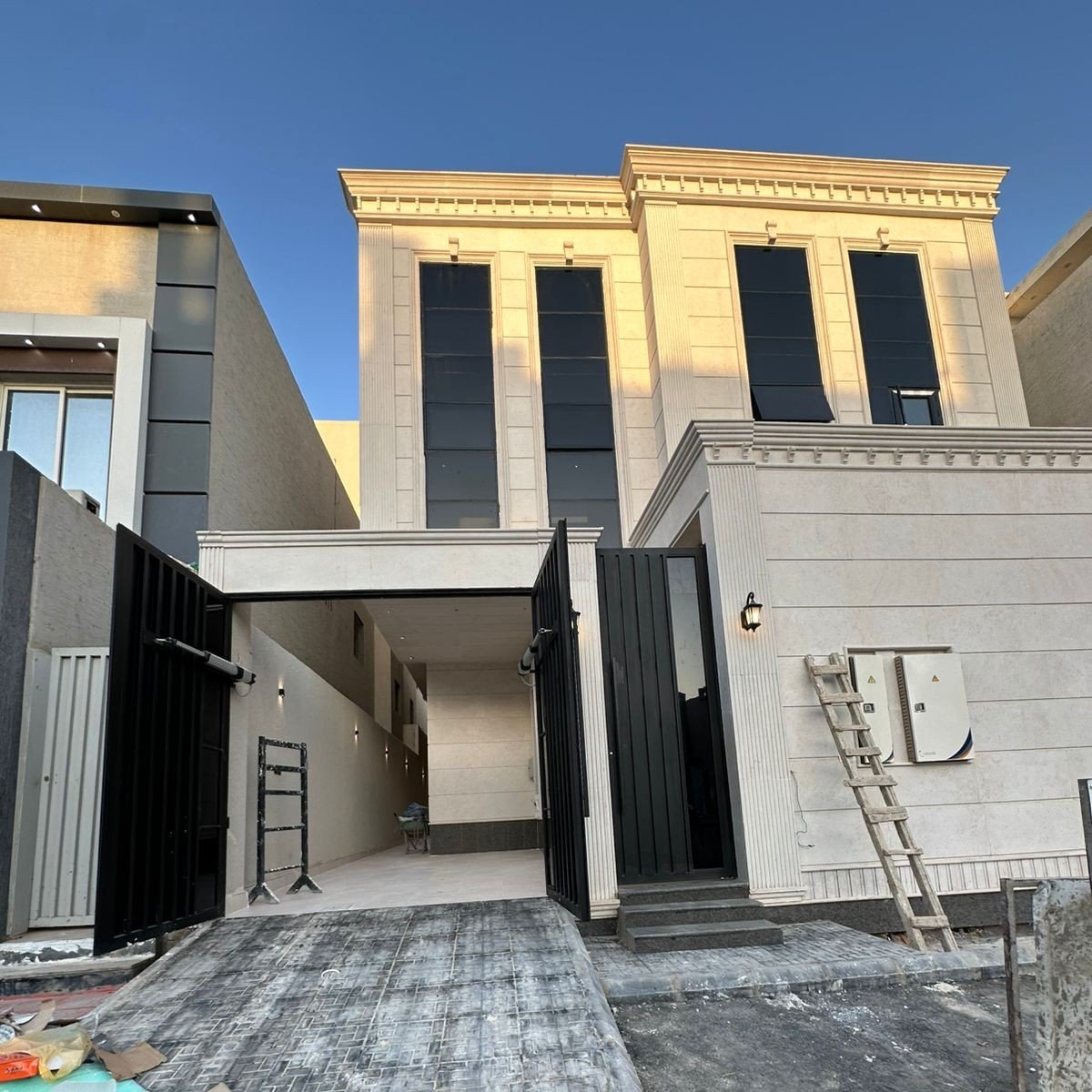 فيلا درج داخلي+ شقتين | Z17